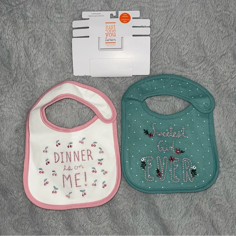 ‼️FREE‼️NEW‼️Carters Water Resistant Bibs Set Of 2